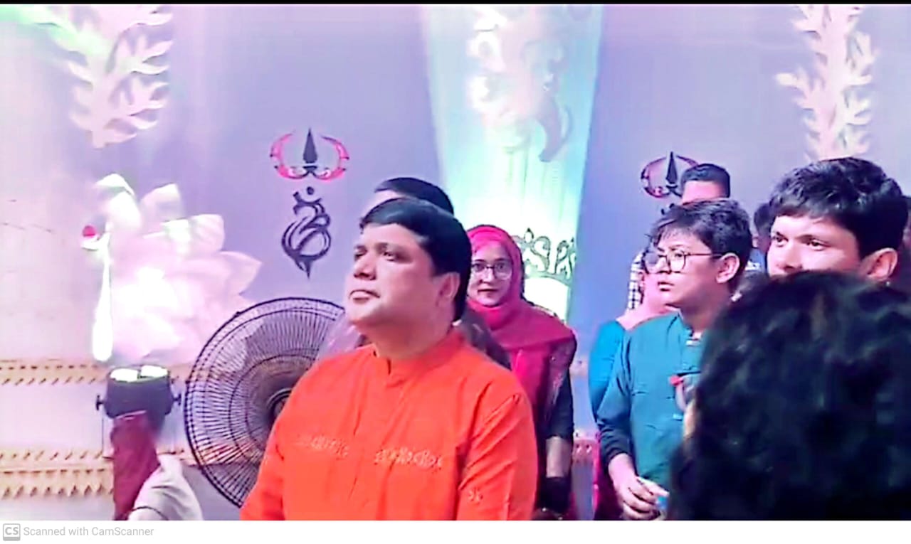 লক্ষ্মীপুরে জেলা প্রশাসকের শারদীয় দুর্গোৎসব পরিদর্শন