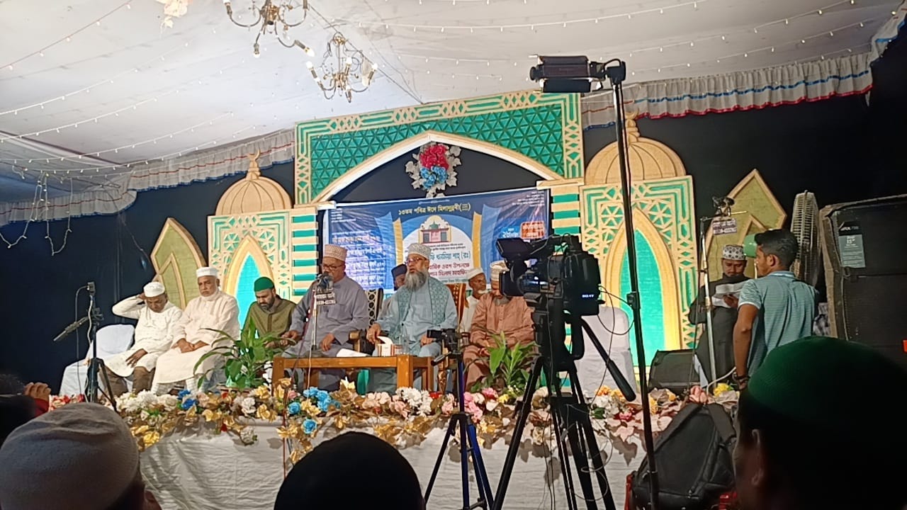 চট্টগ্রামে ধর্মীয় মহাসমারোহে ঈদে মিলাদুন্নবী (দঃ) ও হযরত শাহ্ ধনমিয়া (রহঃ)-এর ওরস উদযাপিত