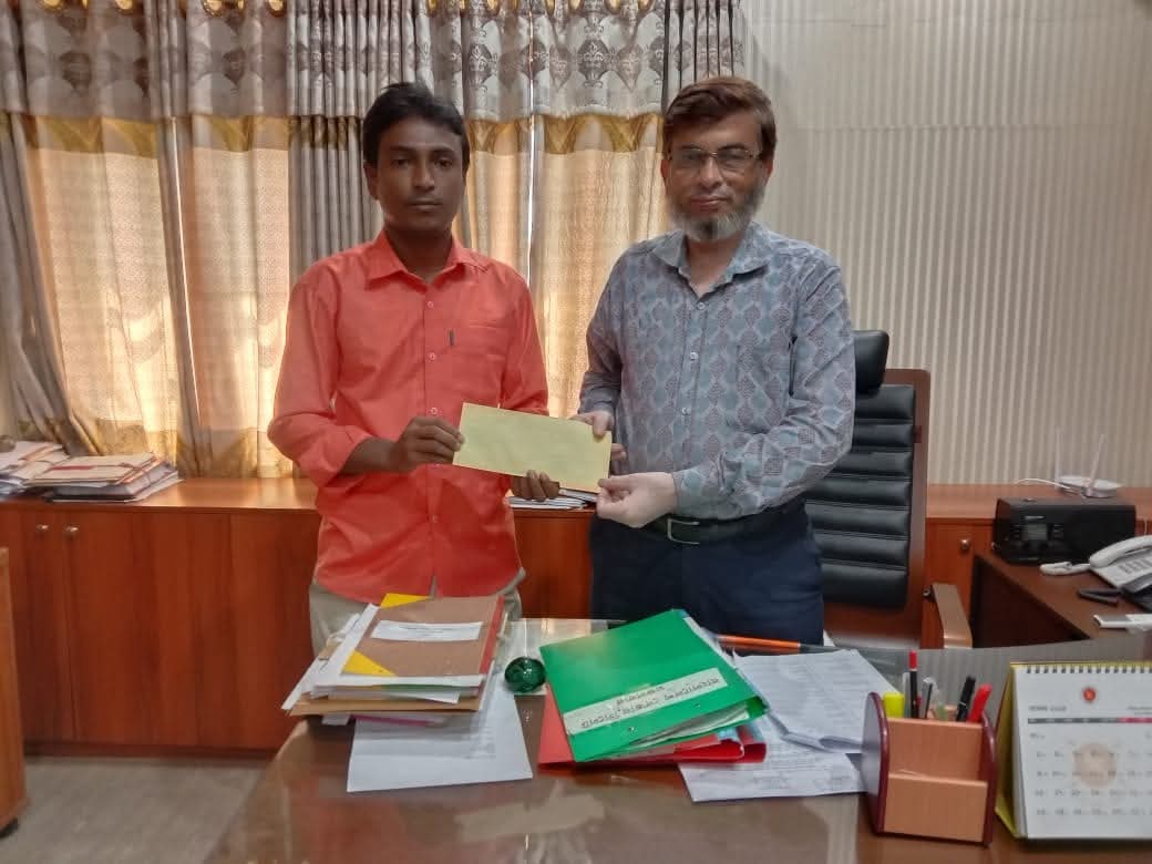 গীতিকার হিসেবে বাংলাদেশ বেতারের প্রথম সম্মানী পেলেন পারভেজ হাসান