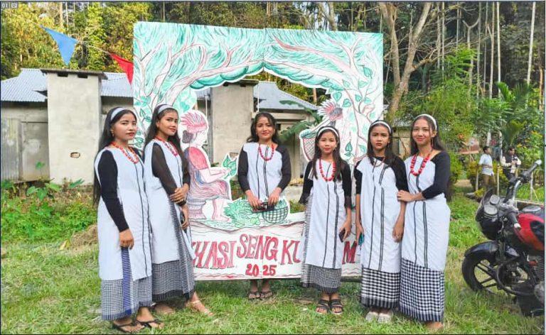খাসিয়াদের ঐতিহ্যবাহী বর্ষবরণ উৎসব ‘খাসি সেং কুটস্নেম’ অনুষ্ঠিত