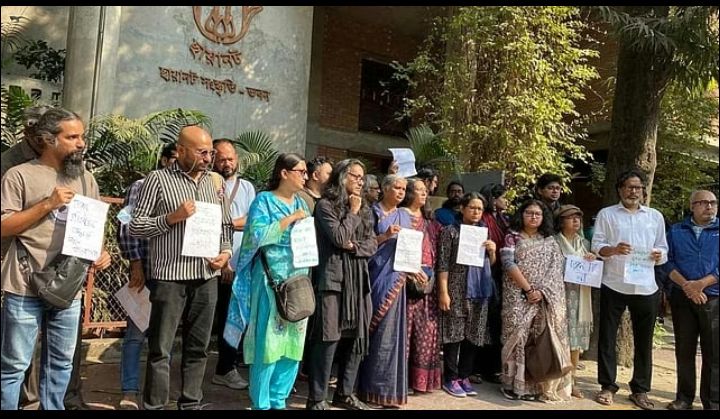 ছায়ানটে হামলা ও অগ্নিসংযোগের ঘটনায় সৈয়দ আমিরুজ্জামানের নিন্দা, প্রতিবাদে মানববন্ধন