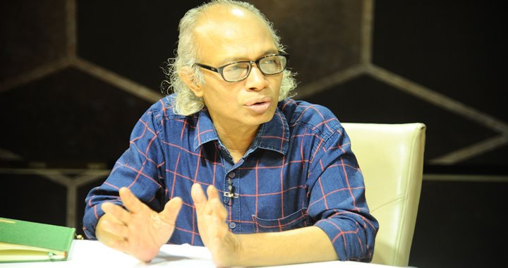 নিউ এজ সম্পাদক নূরুল কবীর হেনস্তার শিকার, সৈয়দ আমিরুজ্জামানের নিন্দা