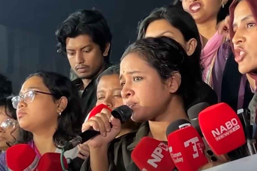 নারী শিক্ষার্থীদের নিয়ে অশালীন মন্তব্য: জামায়াত নেতাকে হুঁশিয়ারি, উত্তাল ঢাকা বিশ্ববিদ্যালয়