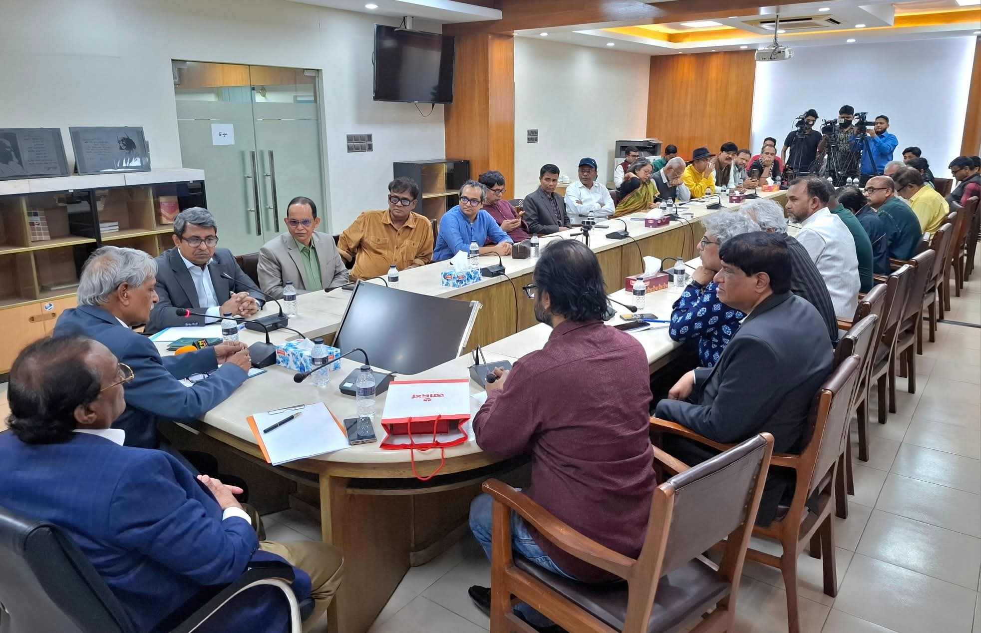 ২৫ ফেব্রুয়ারি থেকে শুরু হচ্ছে অমর একুশে বইমেলা, স্টল ভাড়া সম্পূর্ণ মওকুফের সিদ্ধান্ত