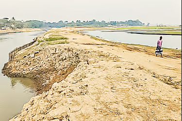 হাওরের বাঁধ: ‘আমরা আরম্ভ করি শেষ করি না…’