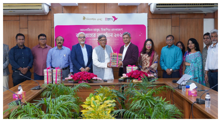 বিশ্বসাহিত্য কেন্দ্রের বইপড়া কর্মসূচিতে চার লাখের বেশি বই দিয়েছে বিকাশ