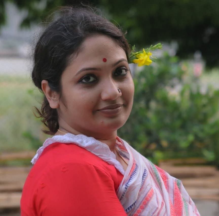 লাজে মরিমরি অবস্থা!