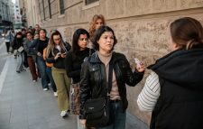 আশা, স্বপ্ন আর শঙ্কা নিয়ে স্পেনে অভিবাসীদের বৈধ করার প্রক্রিয়া শুরু