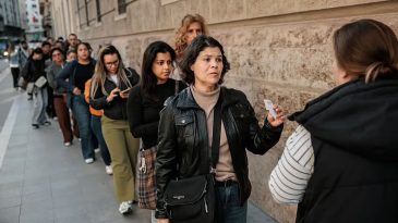 আশা, স্বপ্ন আর শঙ্কা নিয়ে স্পেনে অভিবাসীদের বৈধ করার প্রক্রিয়া শুরু