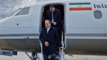 ইরানের পররাষ্ট্রমন্ত্রী রাশিয়ার প্রেসিডেন্ট পুতিনের সঙ্গে বৈঠক করতে সেন্ট পিটার্সবার্গে পৌঁছেছেন