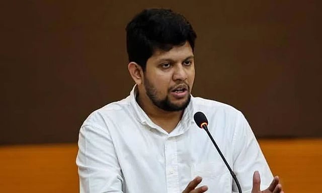 মাস্টারমাইন্ড মাহফুজ আলম হইতে সাবধান!