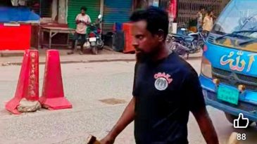 চাইনিজ কুড়াল হাতে যুবকটি কে?