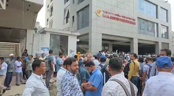 বাংলাদেশের এনজিও সেক্টরের সংকট: কর্মীদের ক্ষোভ, সুশাসনের অভাব ও পরিবর্তনের দাবি