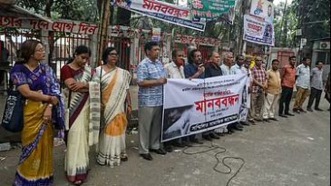শিশুরা কোথাও নিরাপদ নয়, ভবিষ্যৎ বড় বিপর্যয়ের মুখে: সর্বোচ্চ শাস্তির দাবিতে ঢাকায় মানববন্ধন