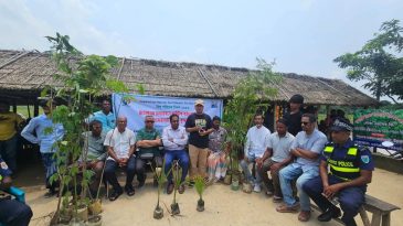 সিলেটের রাতারগুলে বৃক্ষরোপণ ও প্লাস্টিক বর্জ্য অপসারণ কর্মসূচি