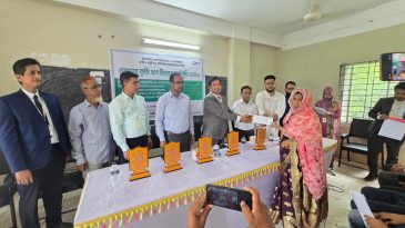 শ্রীমঙ্গলে আইএফআইসি ব্যাংকের প্রকাশ্যে কৃষি ঋণ বিতরণ
