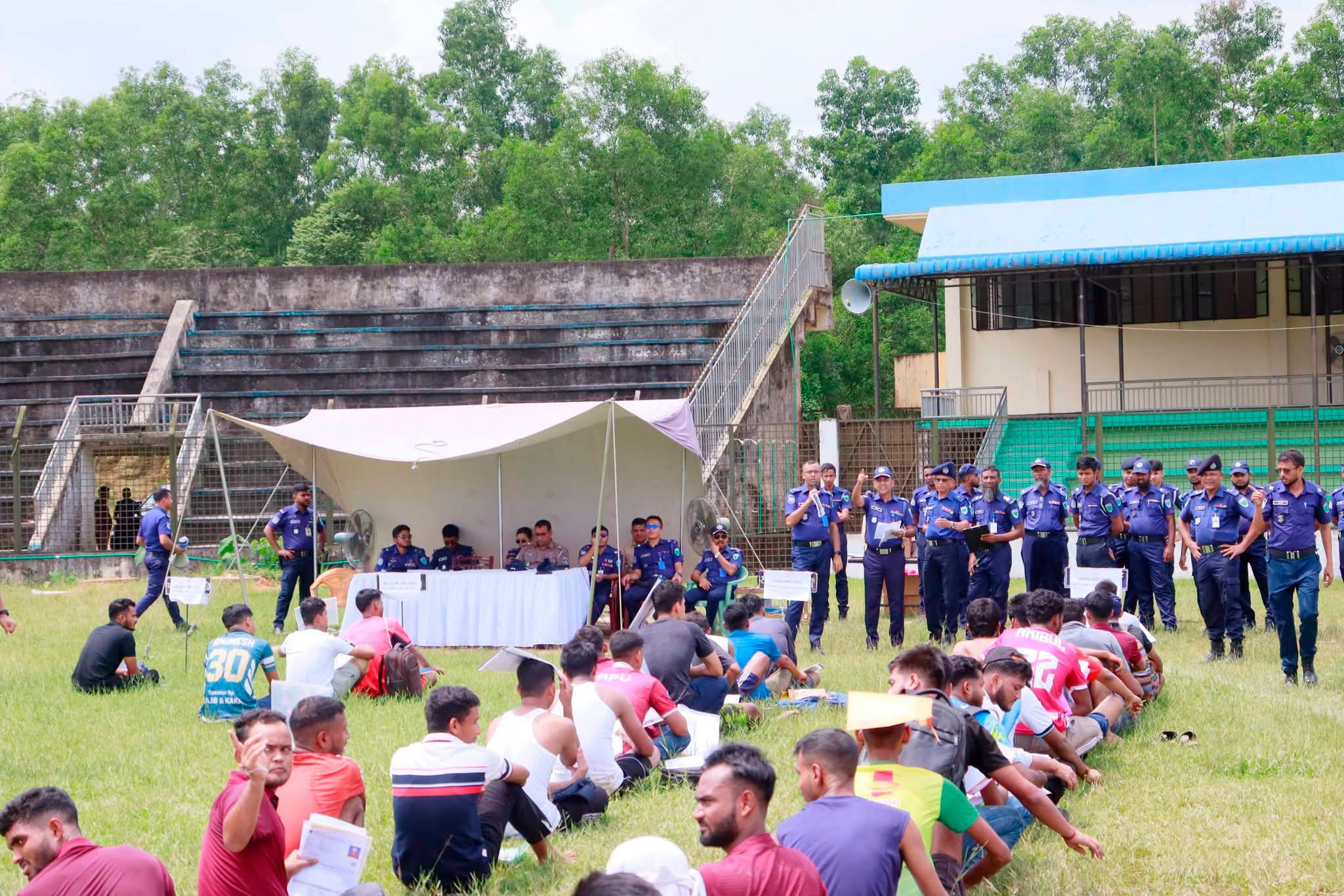 মৌলভীবাজারে ক্যাডেট এএসআই নিয়োগ পরীক্ষা: দ্বিতীয় দিনের শারীরিক সক্ষমতা যাচাই সম্পন্ন