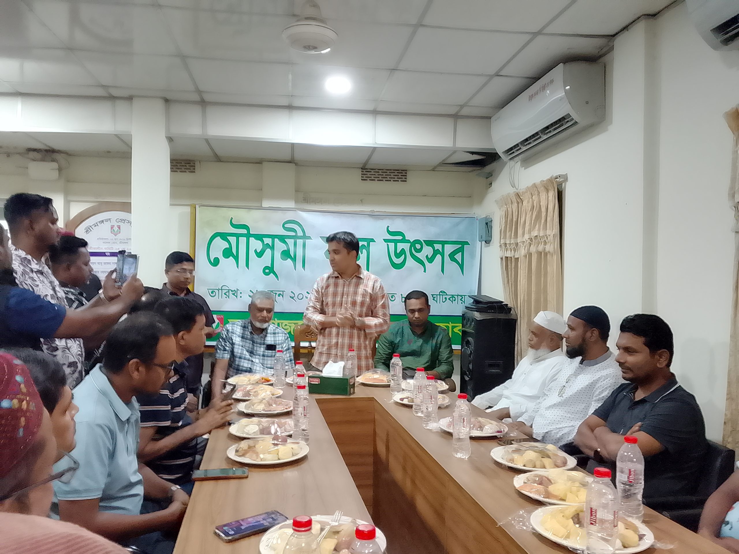 শ্রীমঙ্গল প্রেসক্লাবে মৌসুমী ফল উৎসব