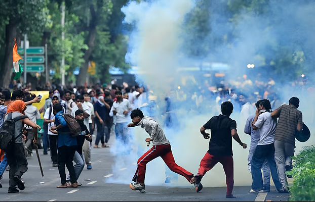 তেলাপোকাদের লড়াইয়ের পরিধি এখন অনেক বড়
