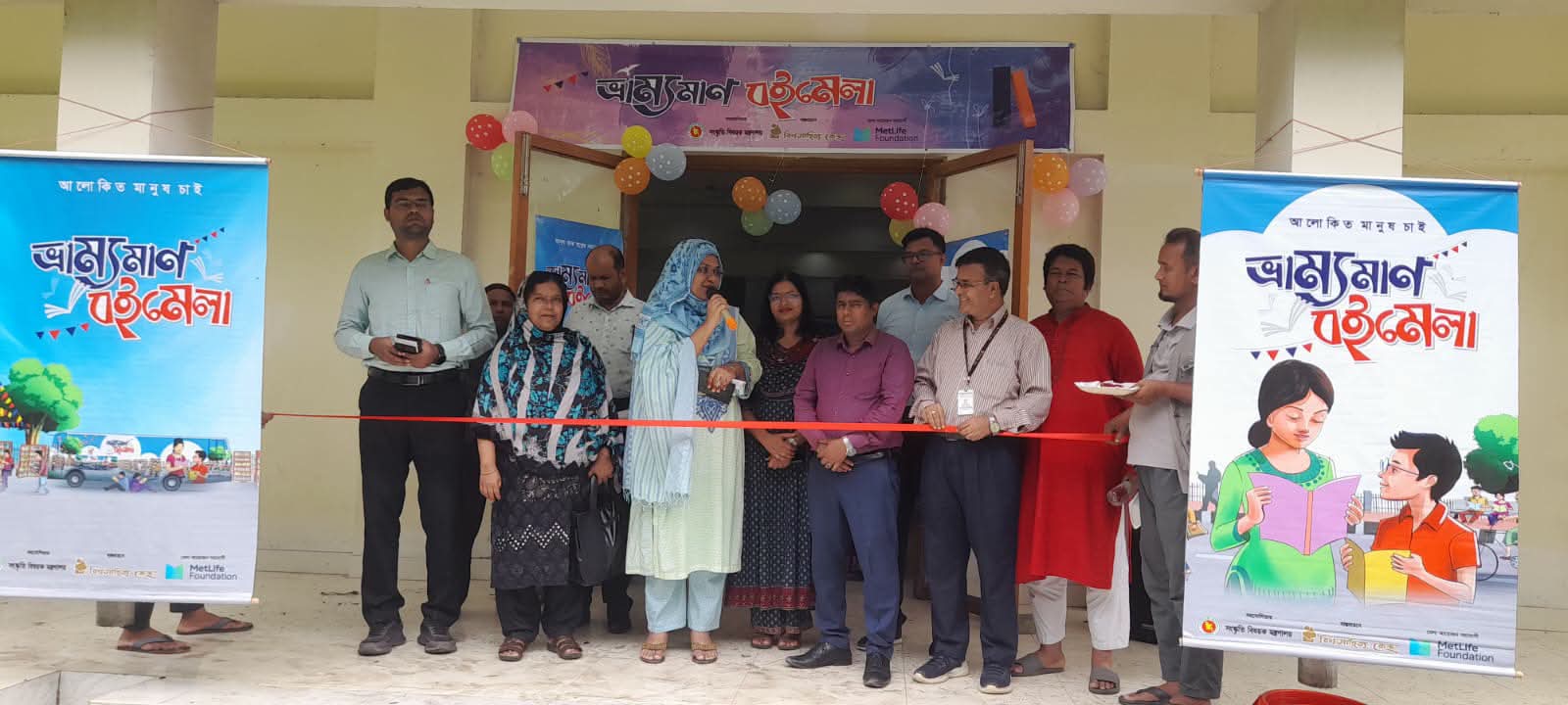 সিরাজদিখানে শুরু চার দিনব্যাপী ভ্রাম্যমাণ বইমেলা ও সাংস্কৃতিক উৎসব