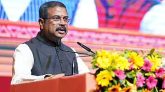 তেলাপোকাদের আন্দোলনের মুখে পদত্যাগ করলেন ভারতের শিক্ষামন্ত্রী