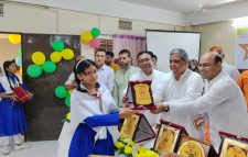 লক্ষ্মীপুর বালিকা বিদ্যানিকেতনের কৃতি শিক্ষার্থীদের সংবর্ধনা