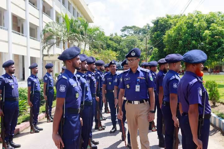 মৌলভীবাজার পুলিশ লাইন্স ও রিজার্ভ অফিস পরিদর্শনে পুলিশ সুপার