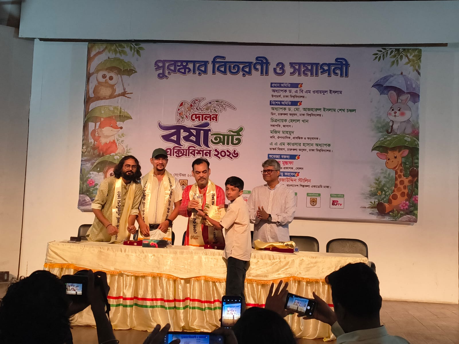 শিশু-কিশোরদের মিলনমেলায় শেষ হলো ‘দোলন বর্ষা আর্ট এক্সিবিশন’