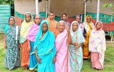 পিরোজপুরে তিন নারীর কবর খোঁড়ার ছবিটা দেশের ইতিহাস পাল্টে দেবে!
